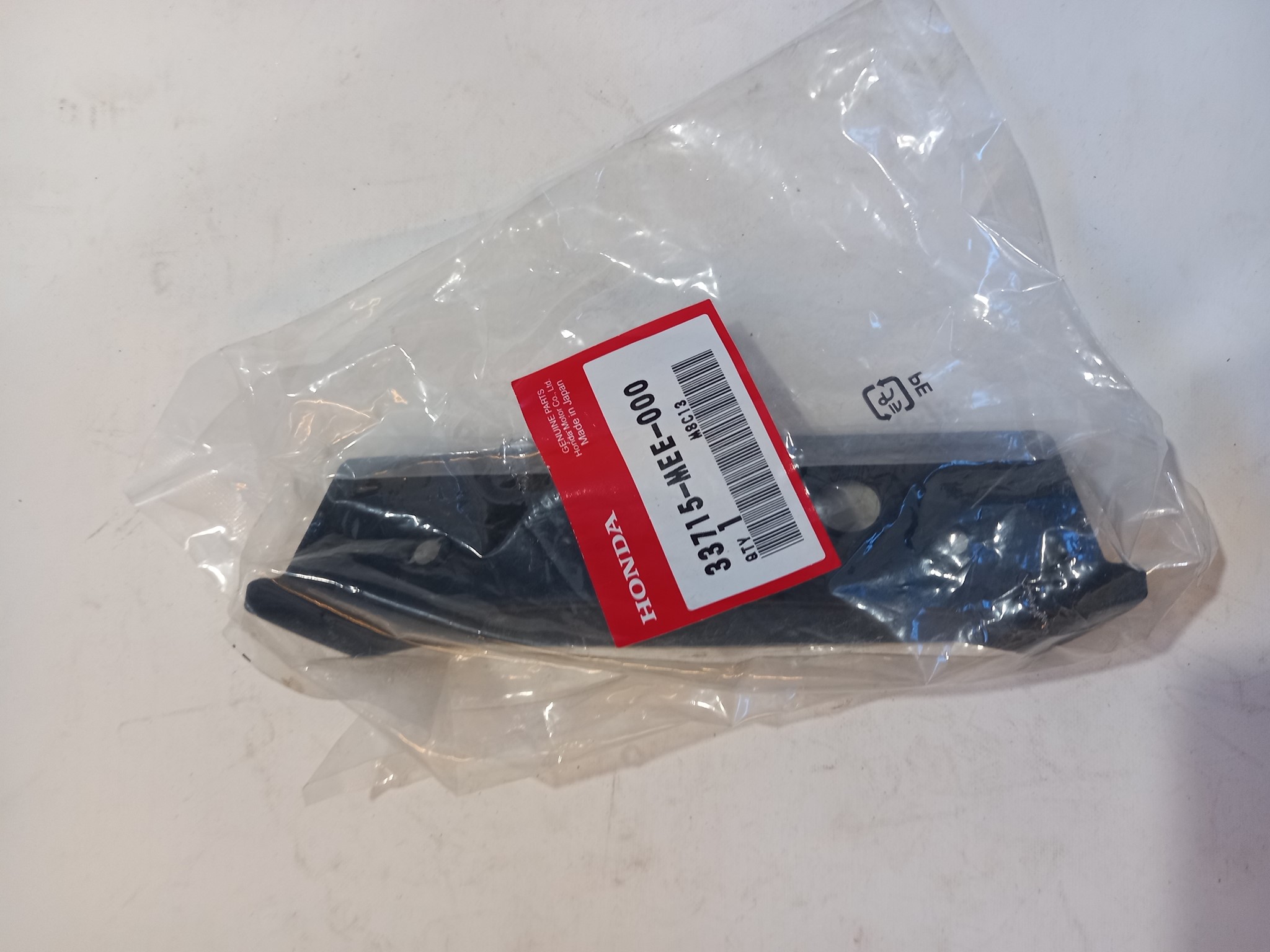 Picture of Honda  DECKEL, SCHLUSSLICHT  33715-MEE-000